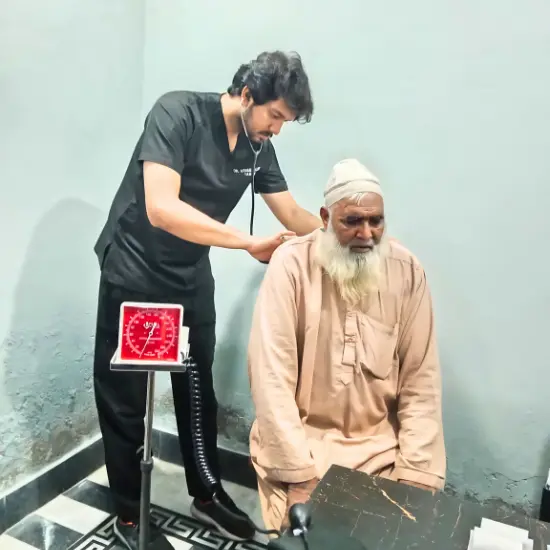 Dr Arbab checking Patient at Hashmi Hospital farooqabad